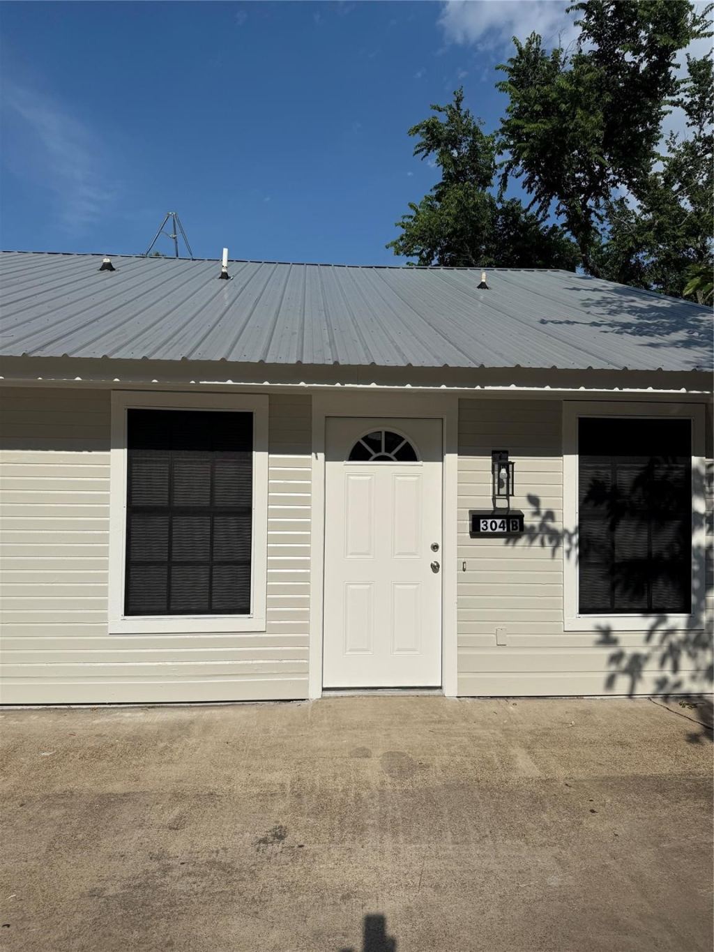 304 E Hickory Street B, Kaufman, TX 75142 — photo 1