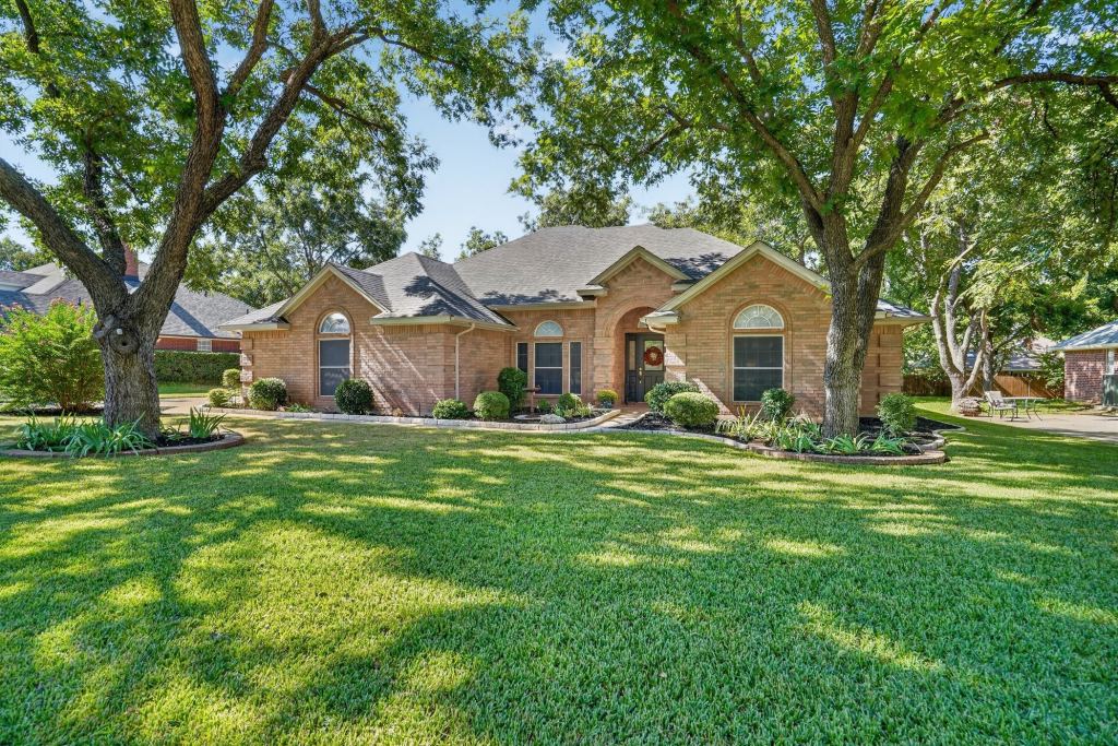 9216 Hanging Moss Drive, Granbury, TX 76049 — photo 1