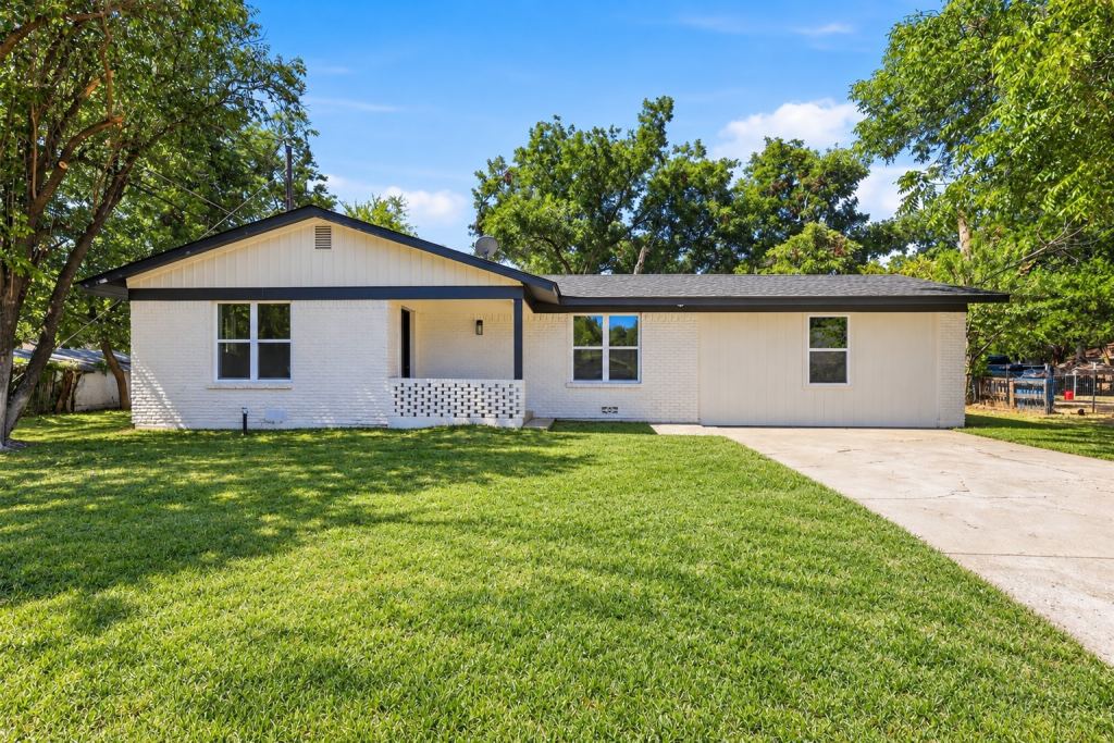 905 N Wood Street, Cleburne, TX 76033 — photo 1