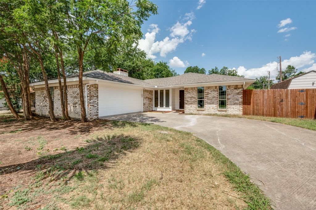 1902 Pat Ln, Carrollton, TX 75006 — photo 1