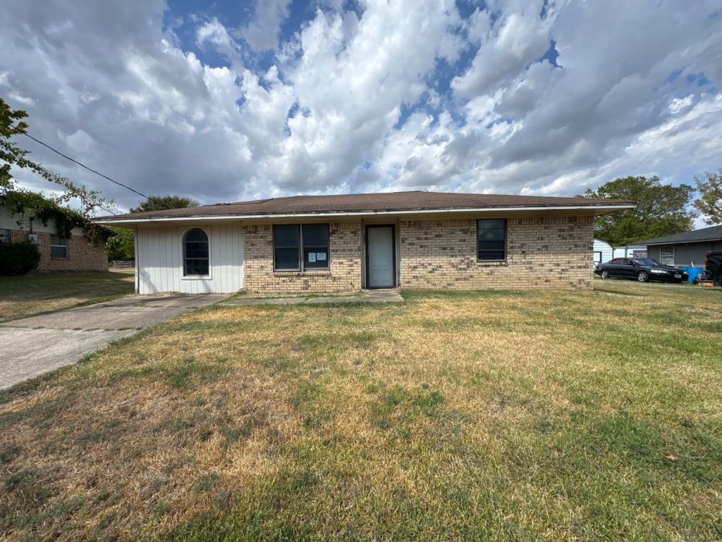 741 Calvert Street, Sulphur Springs, TX 75482 — photo 1