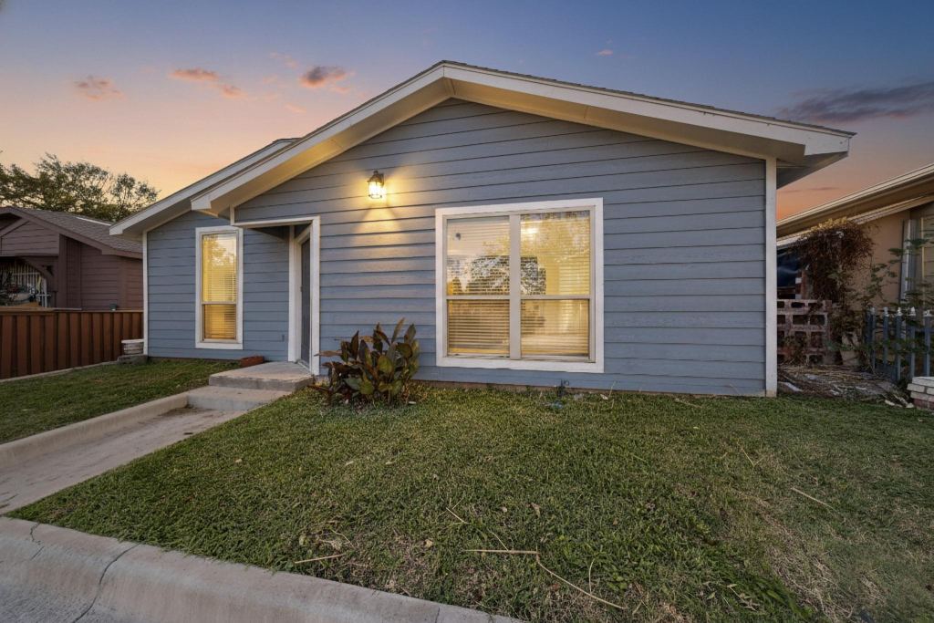 2007 Red Cloud Drive, Dallas, TX 75217 — photo 1