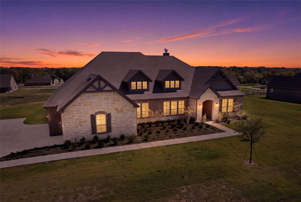 813 Valley Ridge Road, Van Alstyne, TX 75495 — photo 1
