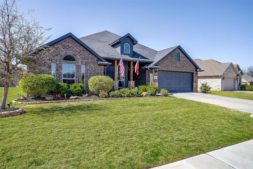 2004 Hill Crest Court, Weatherford, TX 76086 — photo 1
