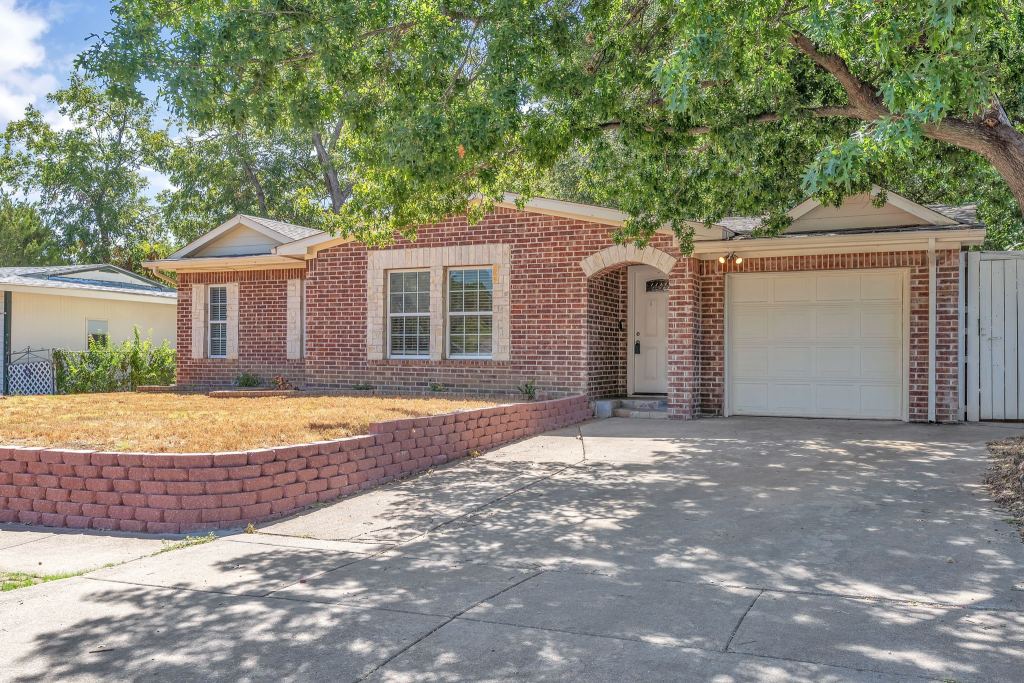 1314 E Lovers Lane