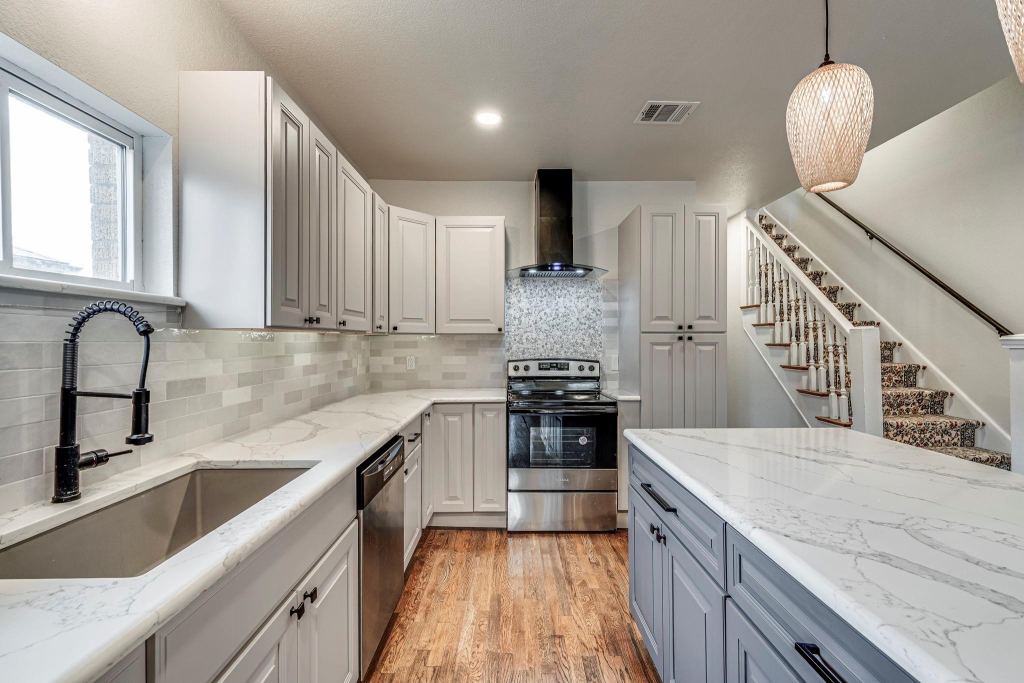 607 W Page Avenue, Dallas, TX 75208 — photo 1