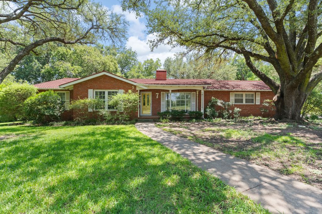 7 Hill Terrace Place, Cleburne, TX 76033 — photo 1