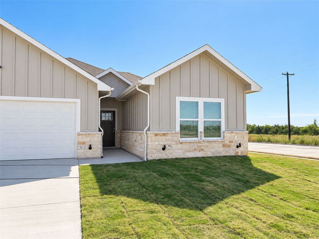 335 Mercy Street, Greenville, TX 75401 — photo 1