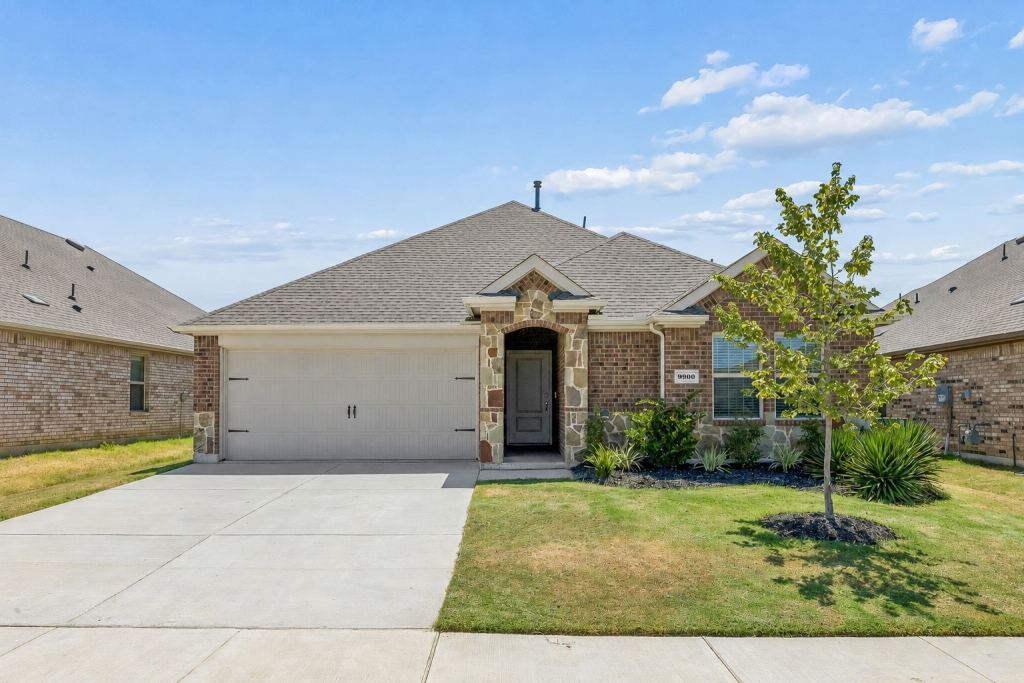 9900 Tinsley Street, Aubrey, TX 76227 — photo 1