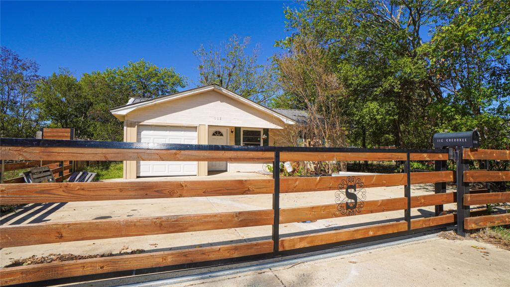 112 Cherokee Street, Terrell, TX 75160 — photo 1