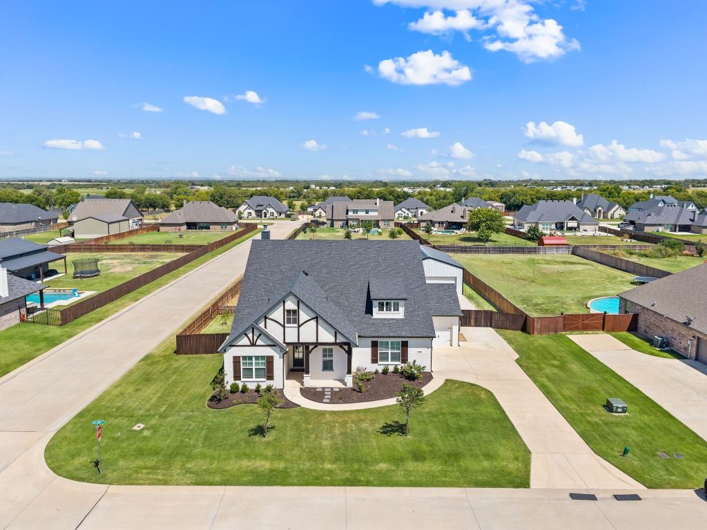 8908 Lazy Oak Drive, Justin, TX 76247 — photo 1