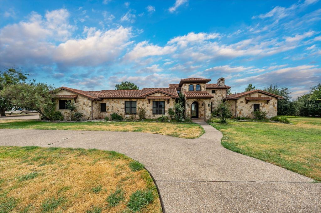 1160 The Shores Drive, Corsicana, TX 75109 — photo 1