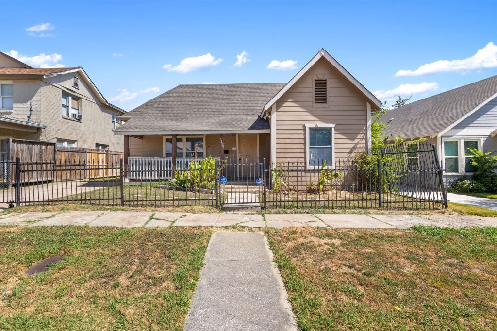 1235 E Leuda Street, Fort Worth, TX 76104 — photo 1