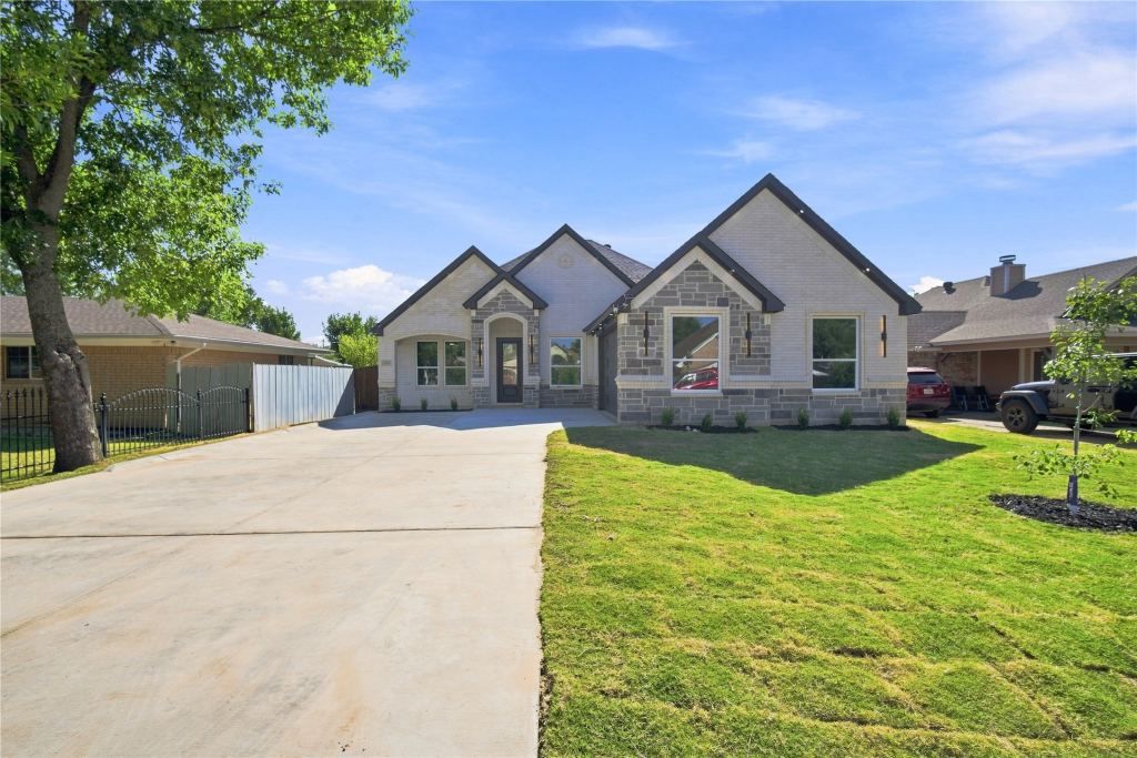1606 Avenue C, Grand Prairie, TX 75051 — photo 1