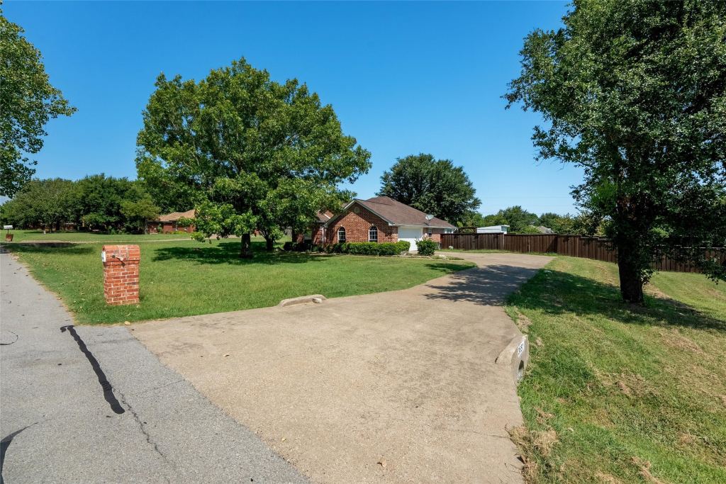 3651 Willow Creek Drive, Midlothian, TX 76065 — photo 1