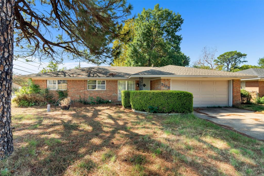 2500 W Elm Street, Denison, TX 75020 — photo 1