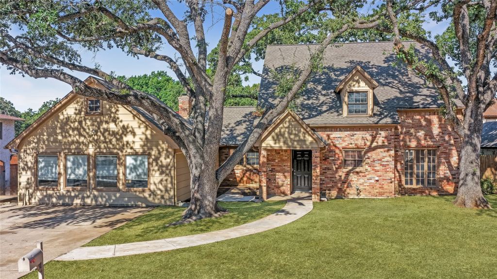 813 Chaparral Court, Bedford, TX 76022 — photo 1