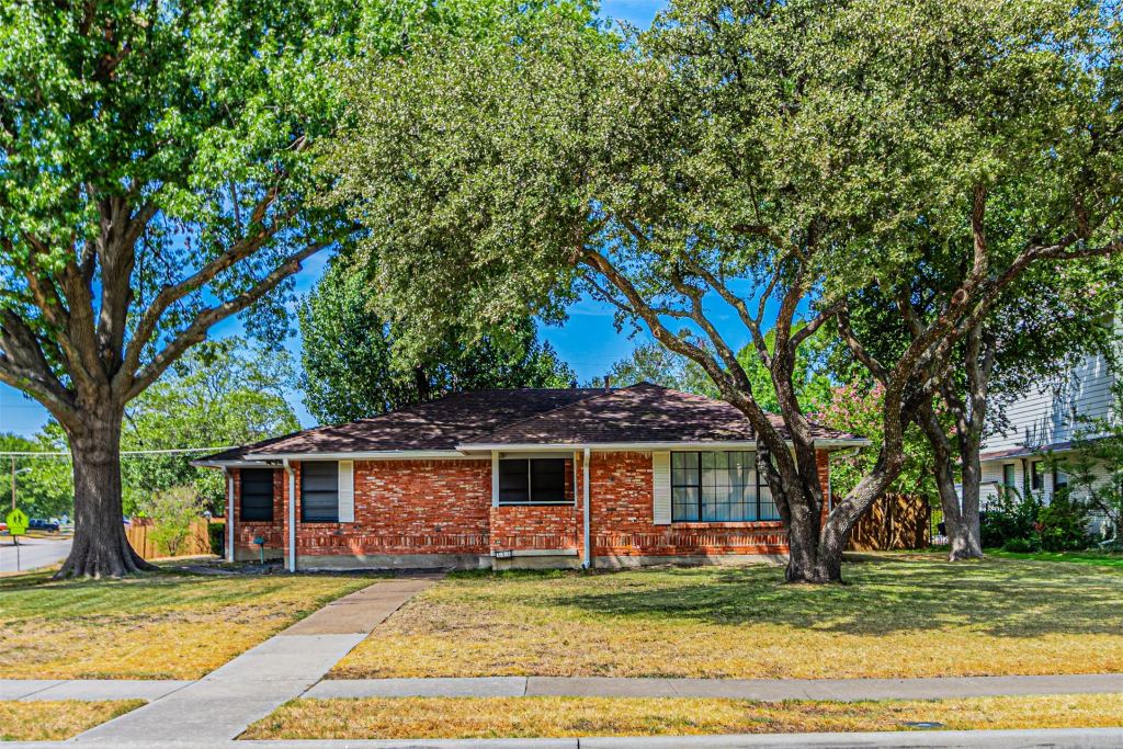 216 S Lois Lane, Richardson, TX 75081 — photo 1