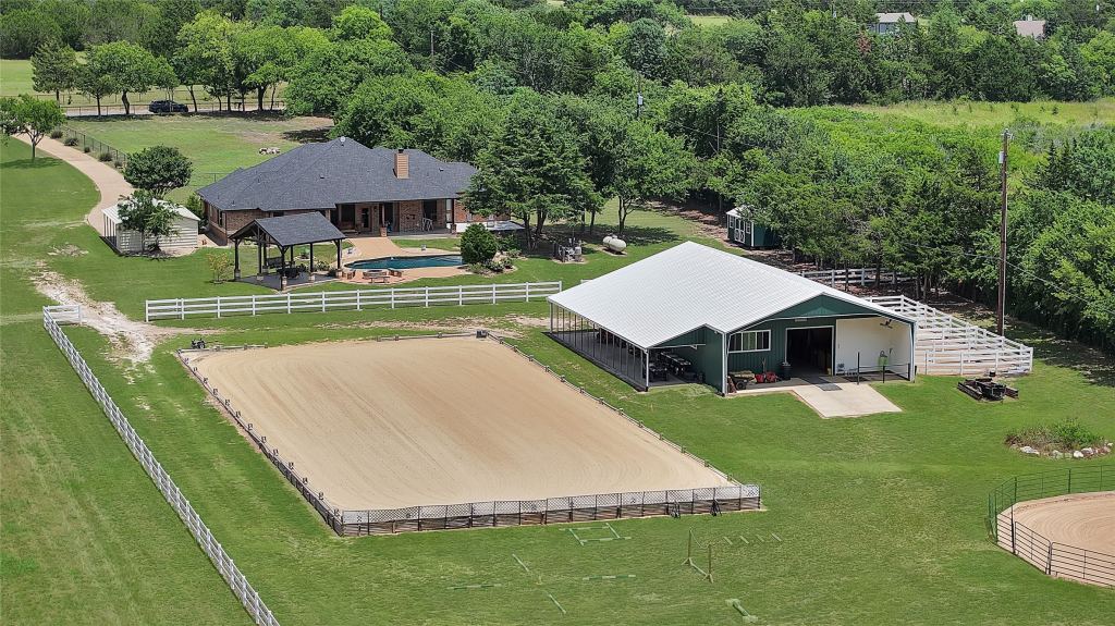411 N Oak Branch Rd, Waxahachie, TX 75167 — photo 1
