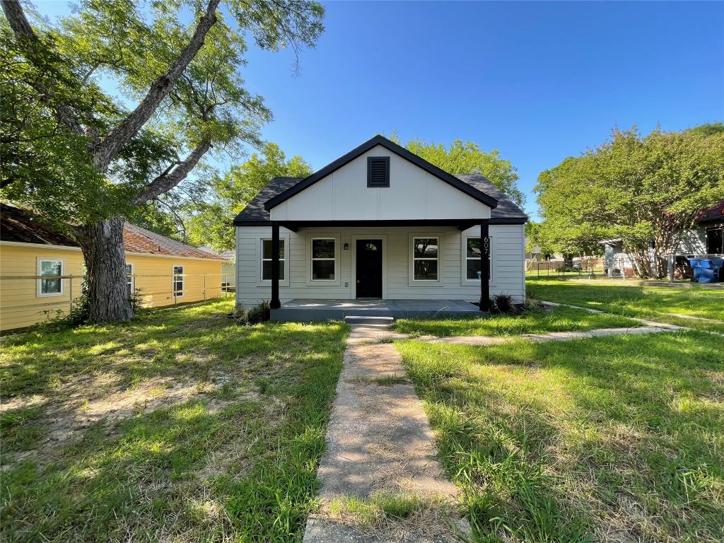 607 E Monterey Street, Denison, TX 75021 — photo 1