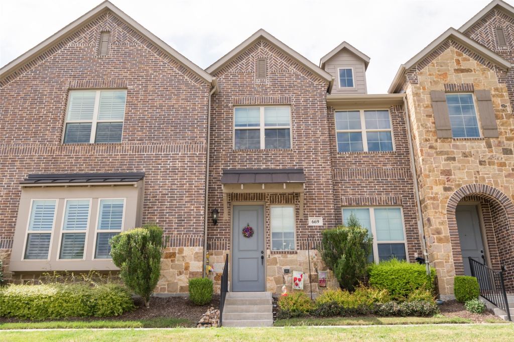 669 Trail Side Drive, Lewisville, TX 75067 — photo 1