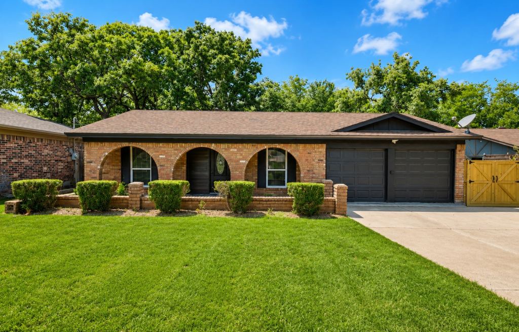 2706 Mintwood Place, Arlington, TX 76016 — photo 1