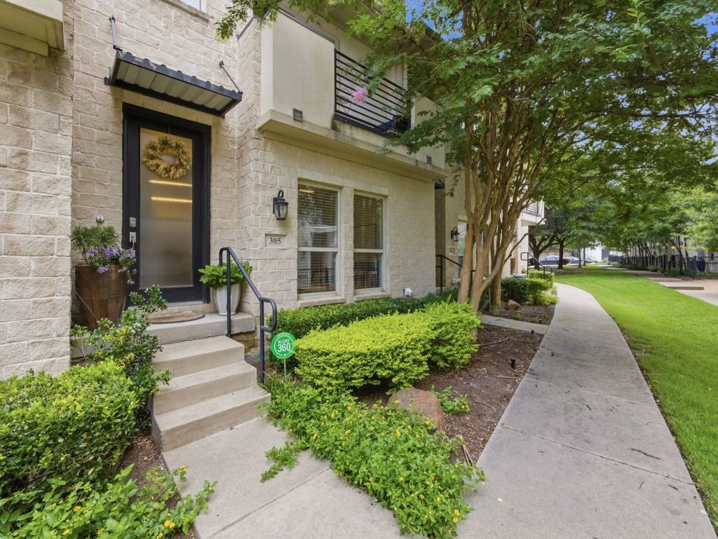 7333 Valley View Lane 305
