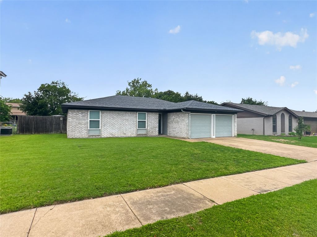 109 N Heights Drive, Crowley, TX 76036 — photo 1