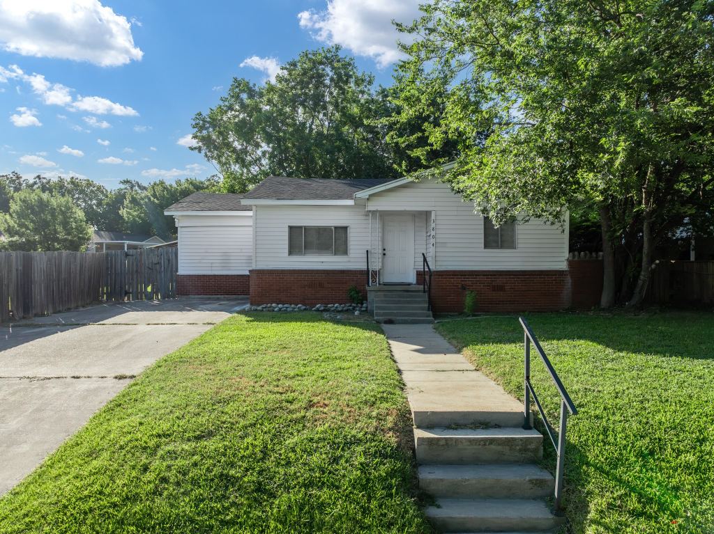 3804 Belmont Drive, Waco, TX 76711 — photo 1