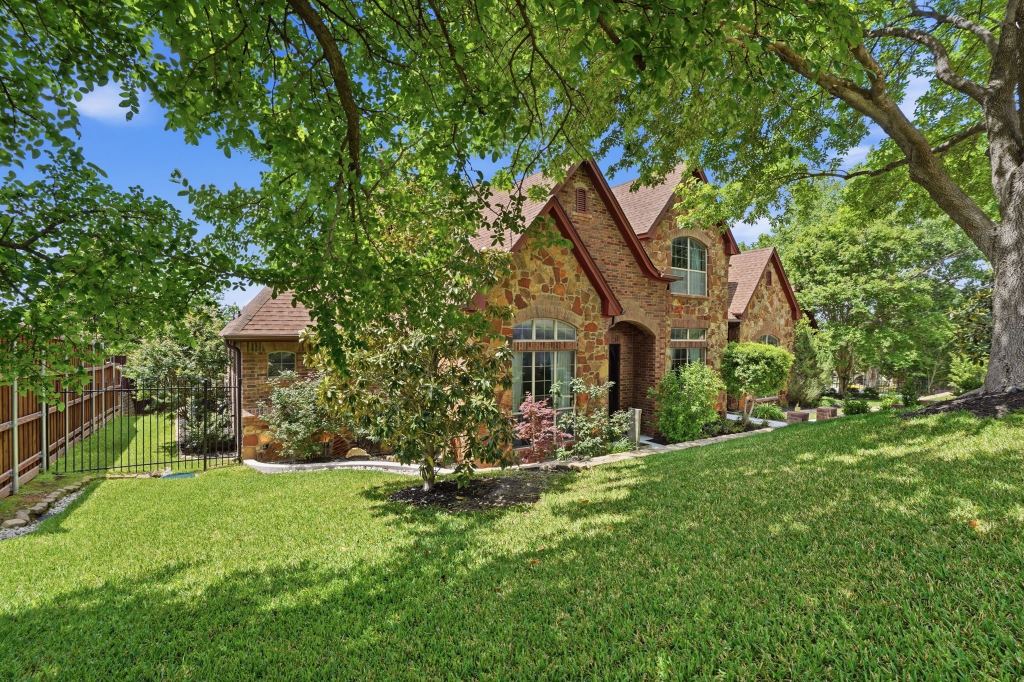 700 Briar Ridge Drive