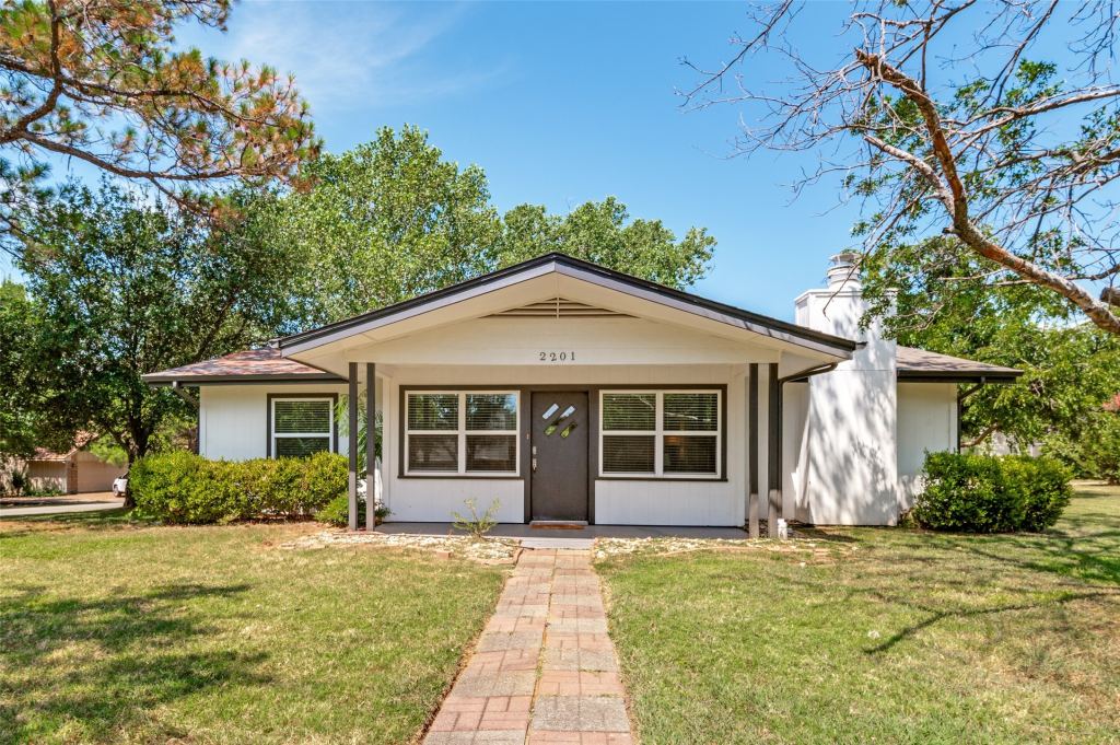 2201 Lake Coves Drive, Flower Mound, TX 75022 — photo 1