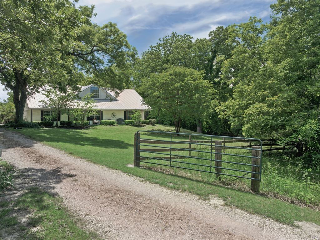 1000 Ballard Road, Van Alstyne, TX 75495 — photo 1