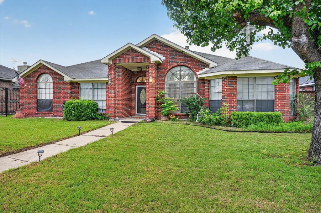 1701 Briargrove Drive, Mesquite, TX 75181 — photo 1