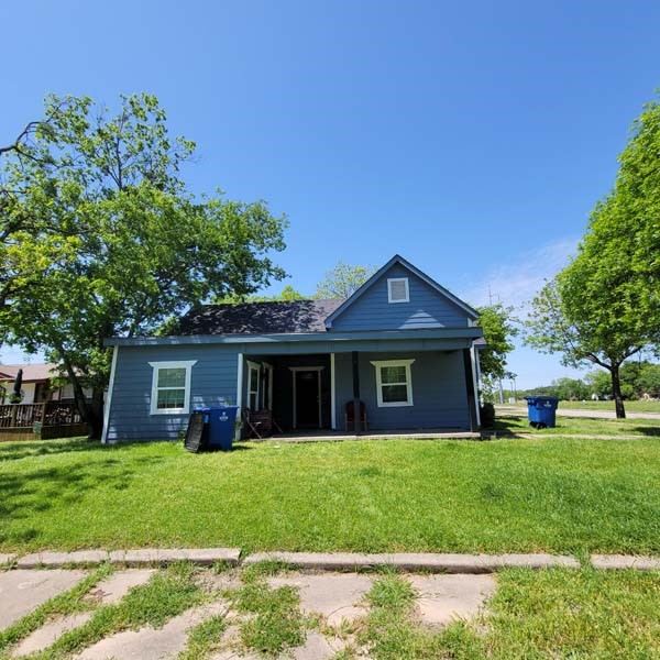 801 NW Main Street, Ennis, TX 75119 — photo 1