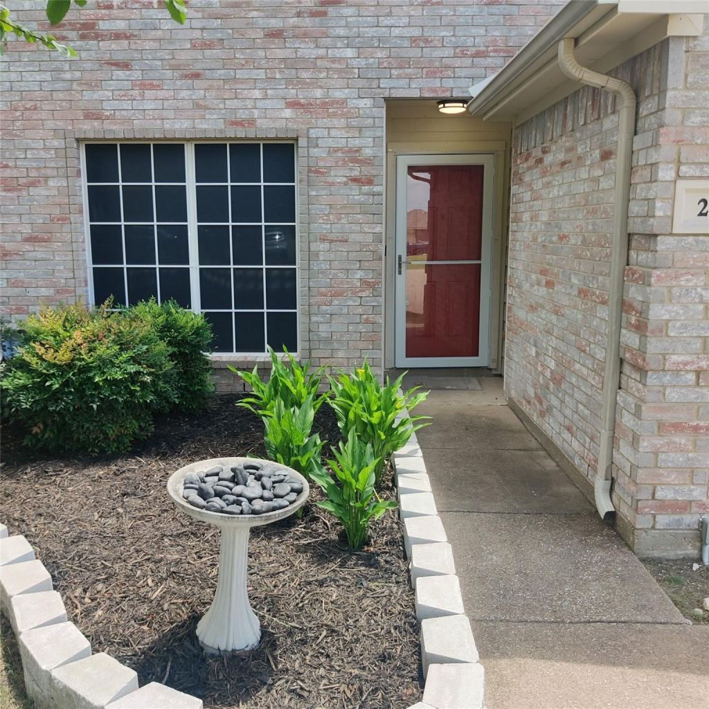 222 Chesterfield Circle, Waxahachie, TX 75165 — photo 1