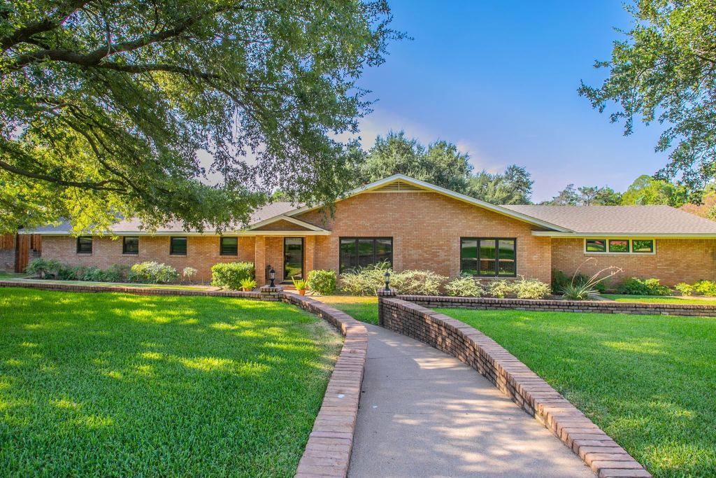 4936 Ridgeview Drive, Waco, TX 76710 — photo 1
