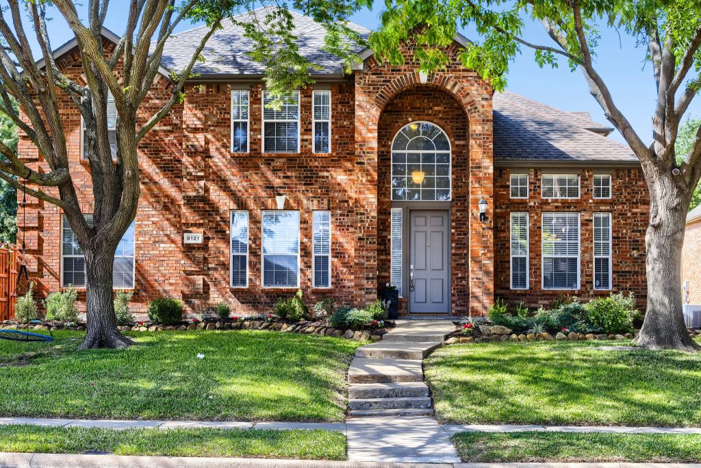 8121 Fountain Springs Drive