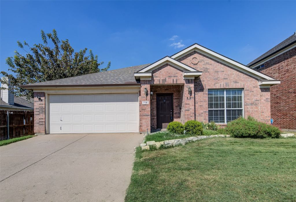 716 Mistymoor Lane, Fort Worth, TX 76052 — photo 1