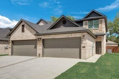 721 N Jefferson Street, Pilot Point, TX 76258 — photo 1