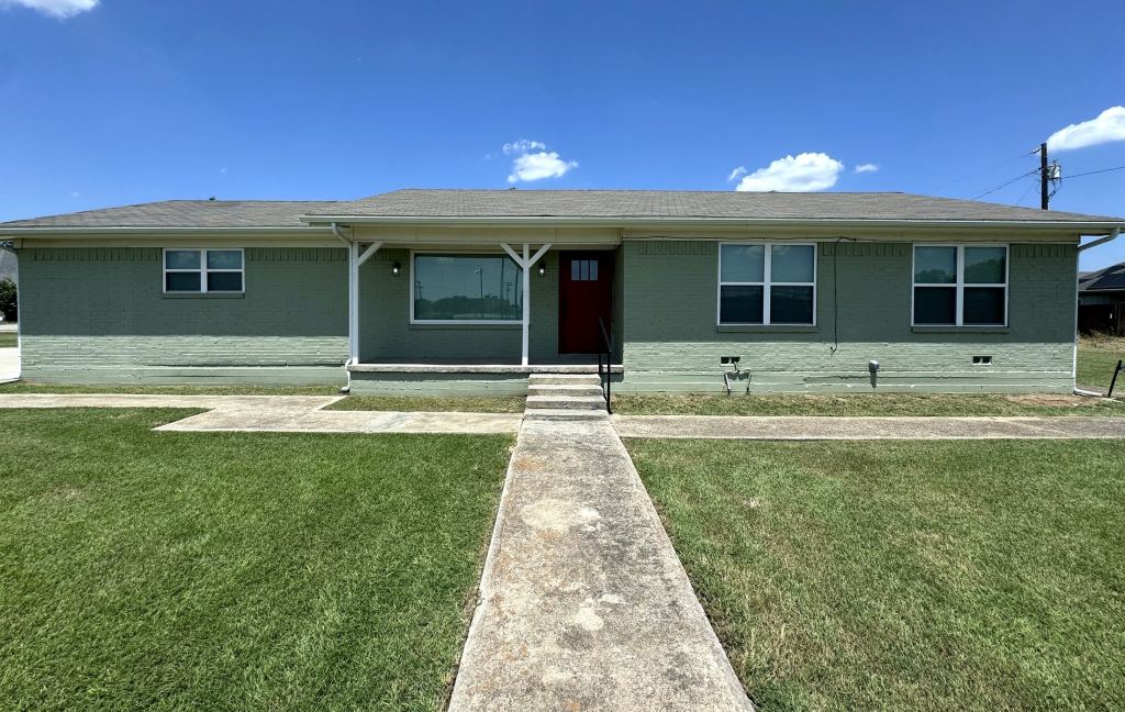 321 E Lake Street, Krum, TX 76249 — photo 1
