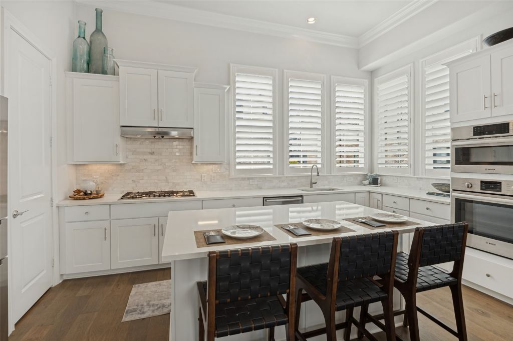 617 Dalton Lane, Irving, TX 75039 — photo 1