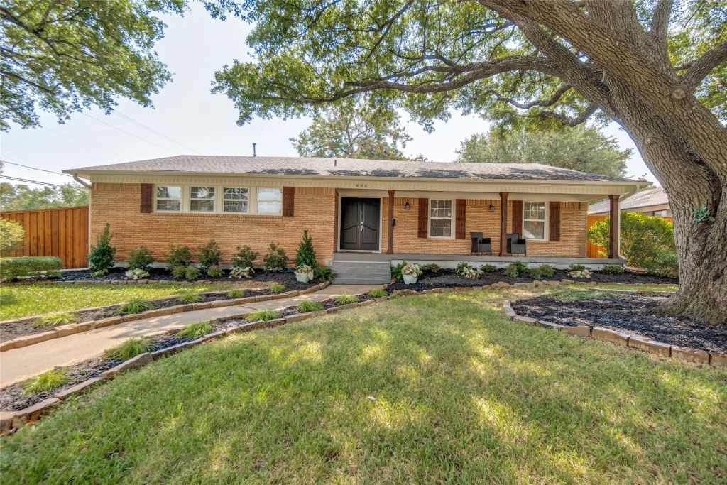 806 Knott Place