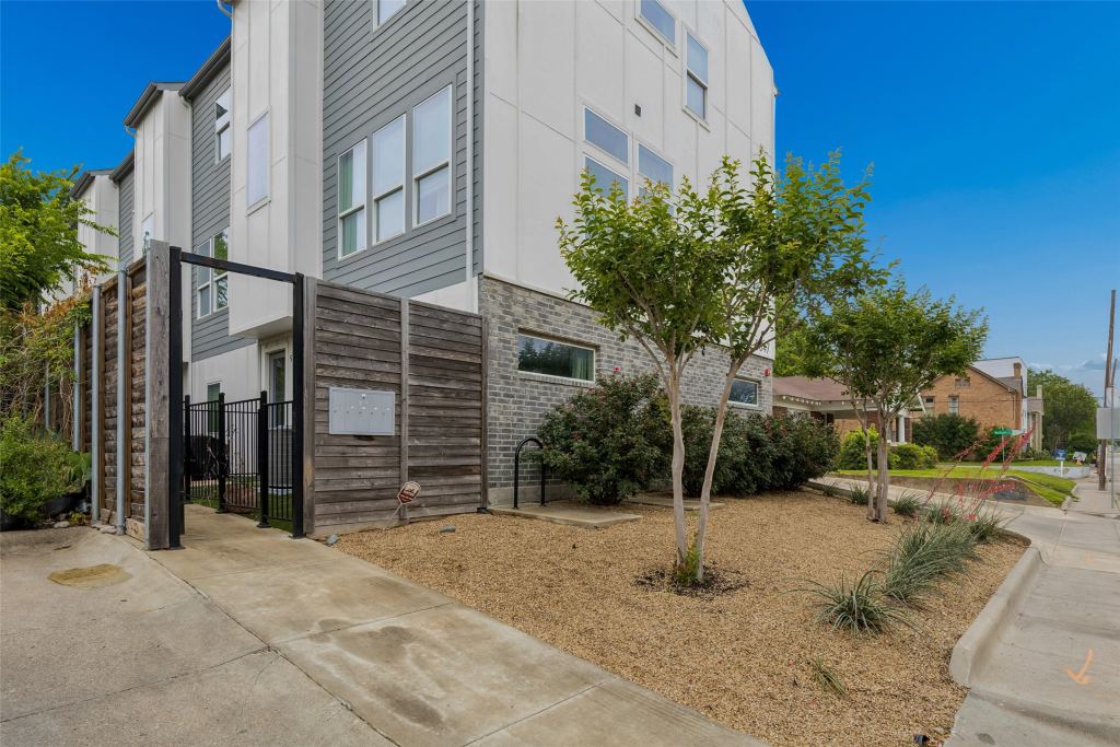 5647 Live Oak Street 103