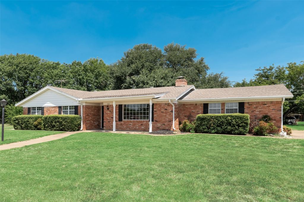 520 Pecan Street, Crowley, TX 76036 — photo 1