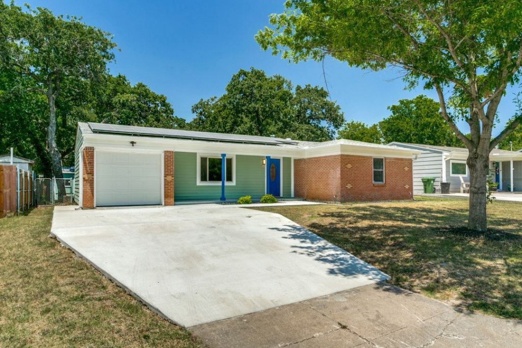 748 Oak Drive, Hurst, TX 76053 — photo 1