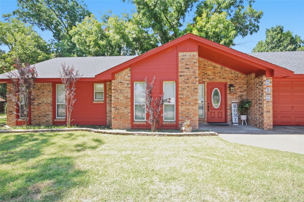 808 Hilltop Drive, Weatherford, TX 76086 — photo 1