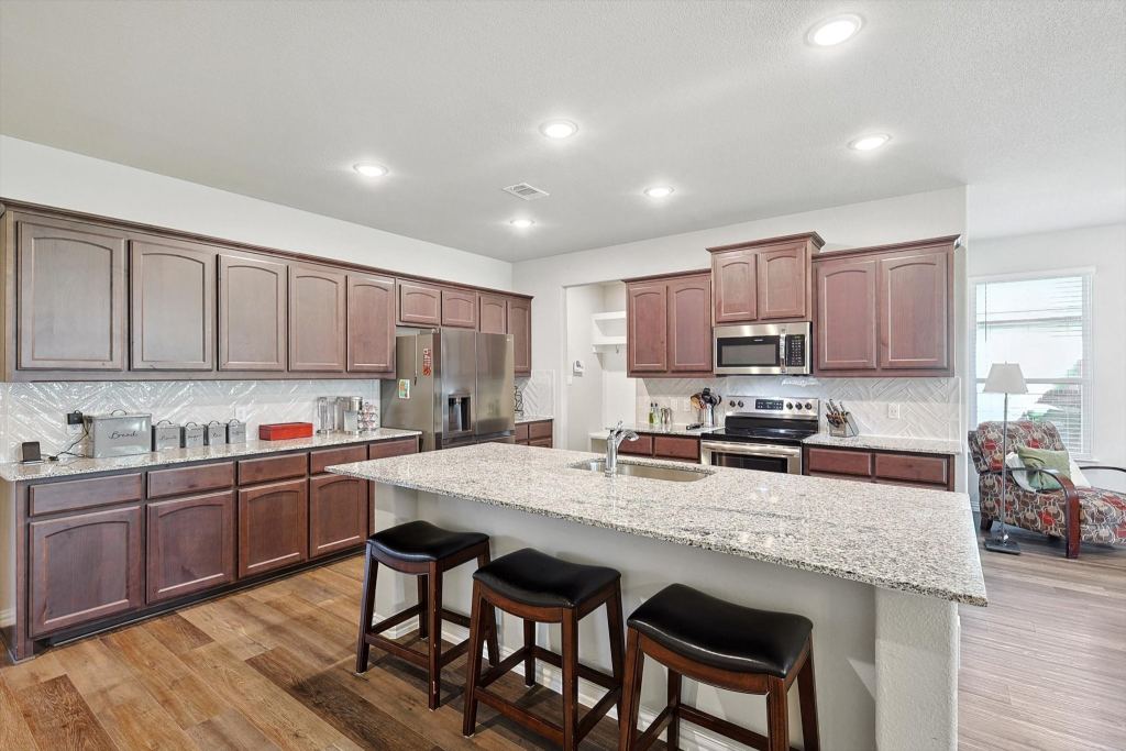 808 Feather Edge, Springtown, TX 76082 — photo 1