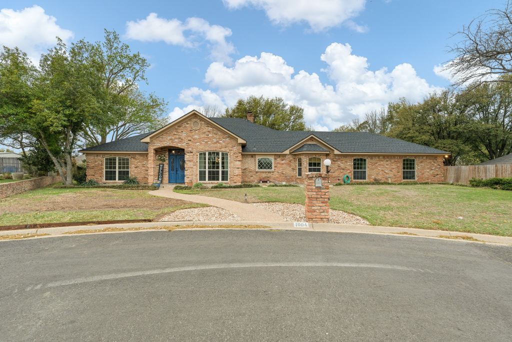 1004 Canyon Court, Cleburne, TX 76033 — photo 1