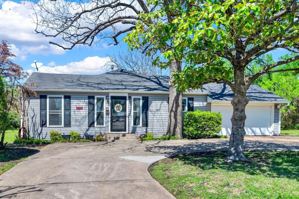 319 E Spring Valley Road, Richardson, TX 75081 — photo 1