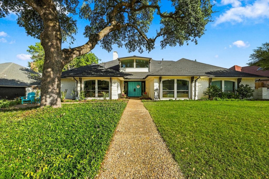 10011 Woodlake Drive